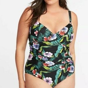 NWT Old Navy Smooth & Slim Plus-Size Underwire